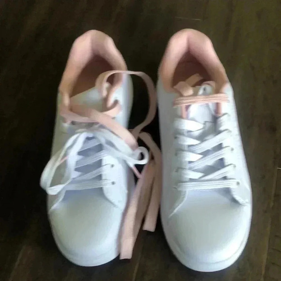 NWOT Levi’s Synthetic Leather Casual Lowtop Sneaker Shoe, white/pink trim -  7 - Picture 2 of 9